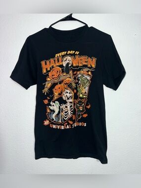 Universal Studios Halloween Horror Nights 2022 Graphic T-Shirt Black Small